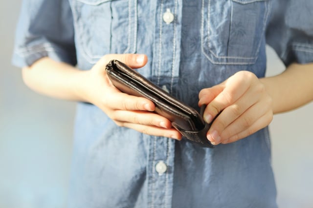 Mexicano les manda dinero de EEUU a sus papás por 5 años y ellos se lo gastaron todo