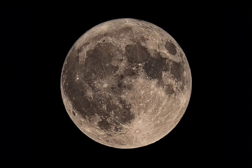 La Tierra recibirá un “mini luna” por dos meses