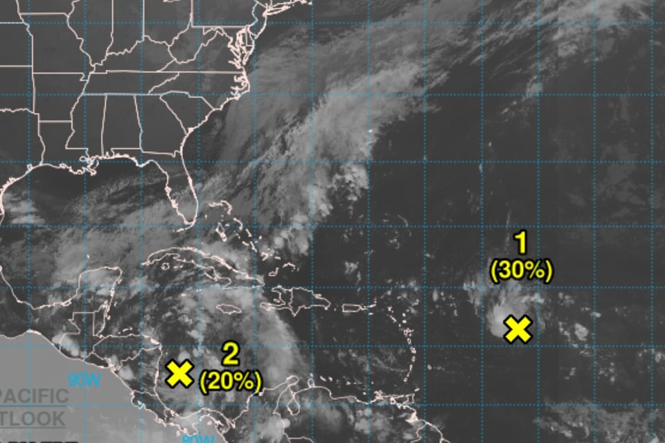 NHC Warns About Possible Cyclones, disturbances, Caribbean Sea, Leeward Islands, Central America, Puerto Rico, cyclonic alert, forecast, MundoNOW.