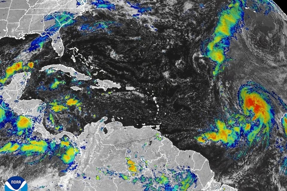 NHC anuncia la formación del huracán Kirk y lanzan alerta para México por otra amenaza