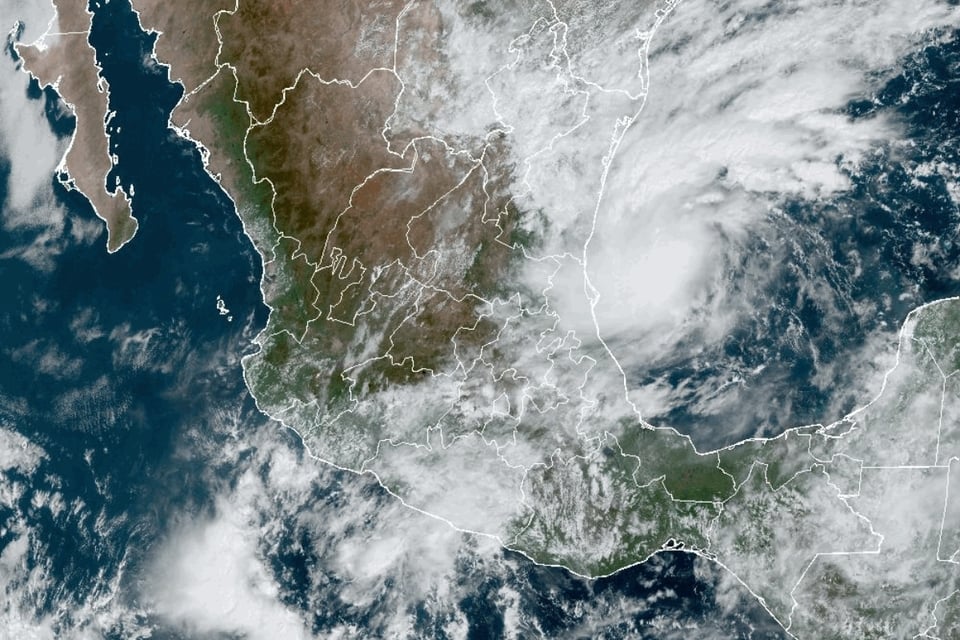 Florida declara emergencia ante la llegada de la tormenta tropical Milton featured image