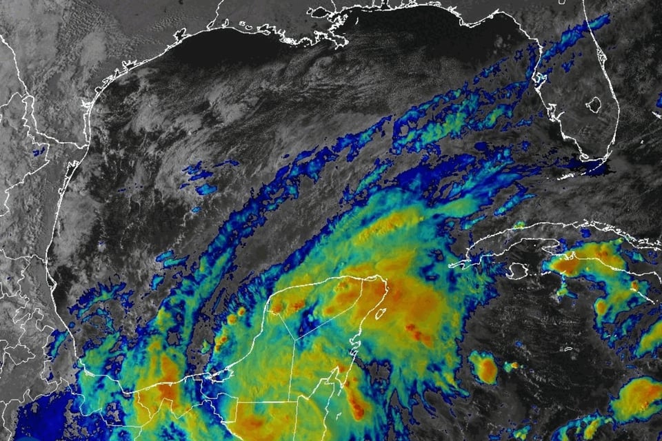 Depresión tropical Nadine impacta en México