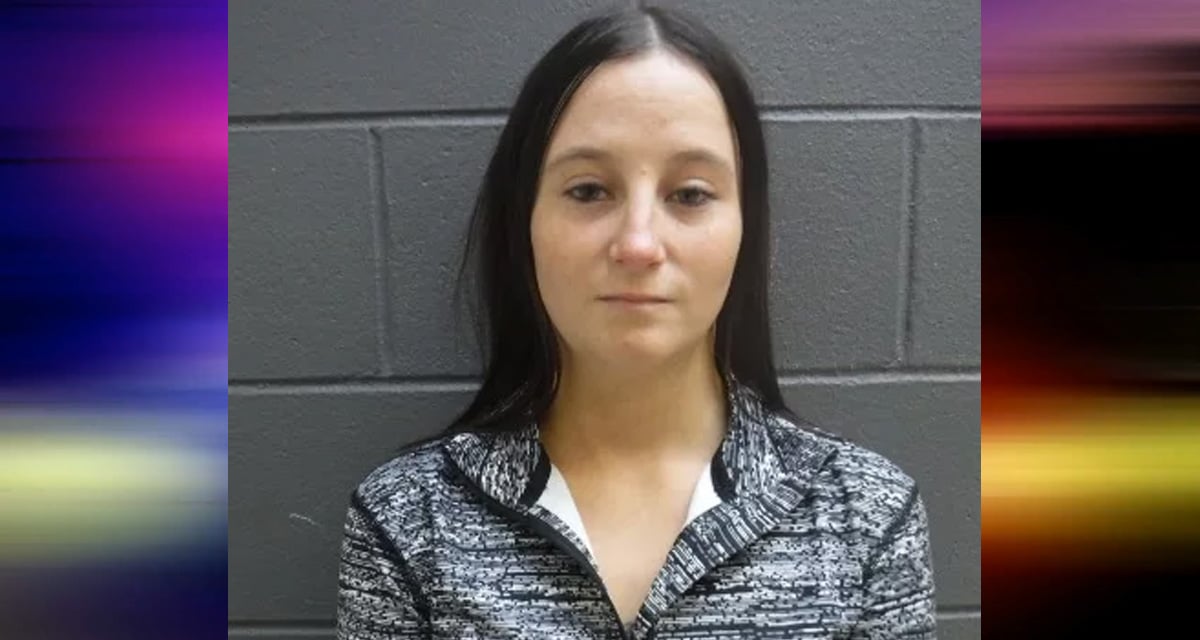 Madre acusada de negligencia tras la trágica muerte de su hija de crianza en Indiana