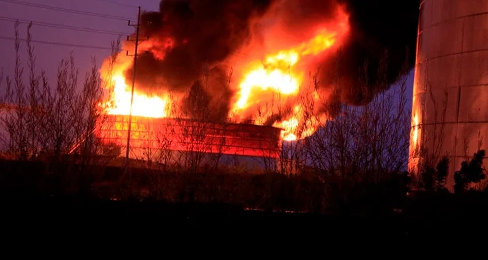 Incendio en tanque petrolero en Venezuela deja varios heridos