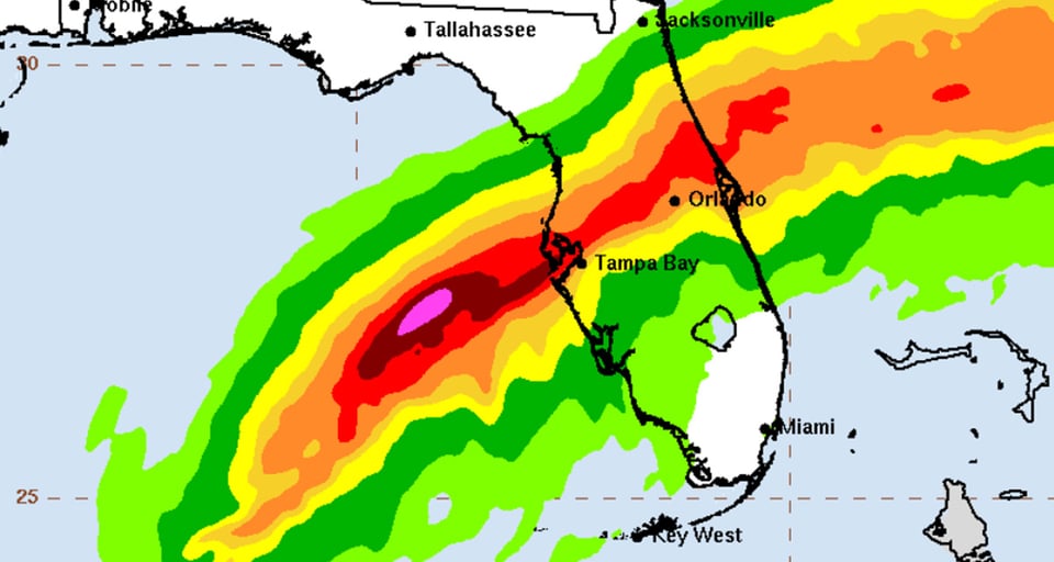 Milton se intensifica y se acerca con categoría 5 a Florida