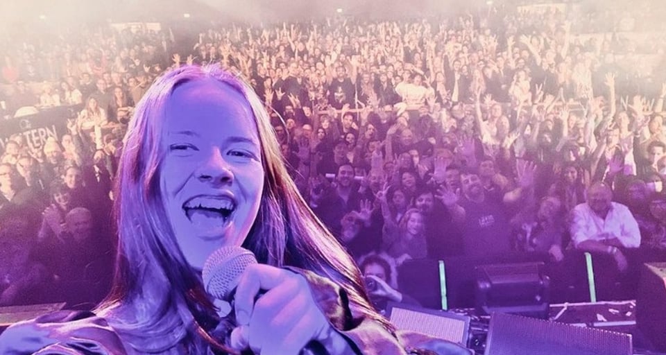 Muere la cantante Nell Smith a los 17 años; preparaba el lanzamiento de su disco featured image