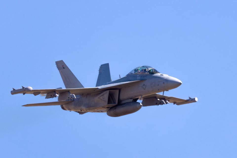 Hallan muertos a dos aviadores de la marina de EEUU desaparecidos al estrellarse su avión
