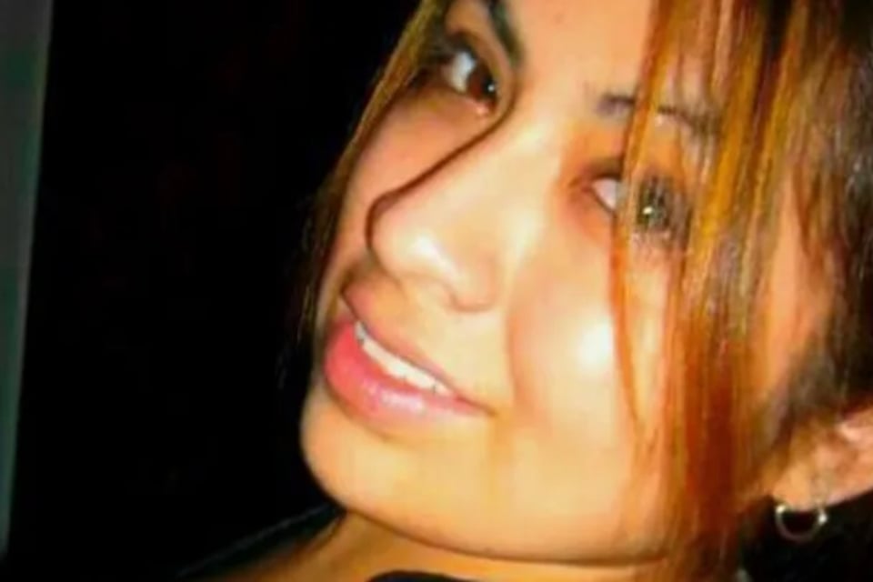 Encuentran muerta a mamá hispana y su hija de 5 años a un lado