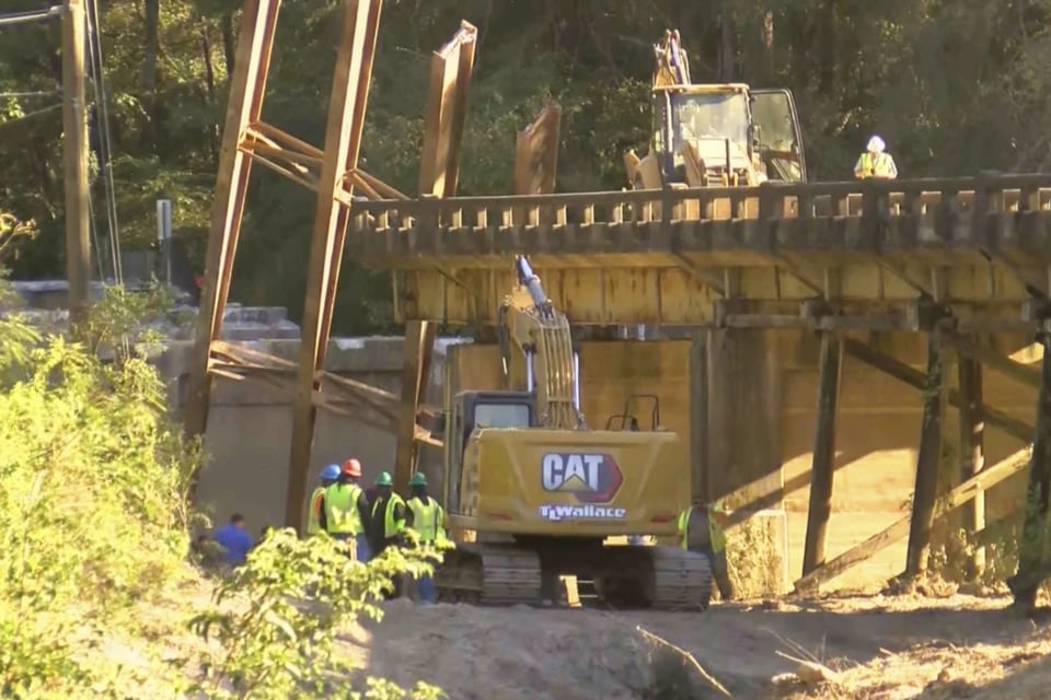 Puente de Mississippi colapsa y deja múltiples muertos y heridos