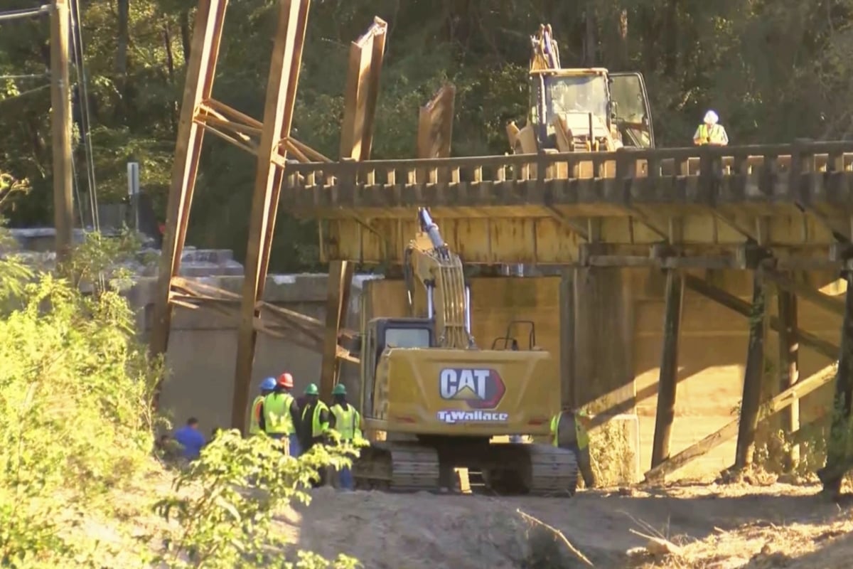 Mississippi bridge collapses leaving several dead and injured