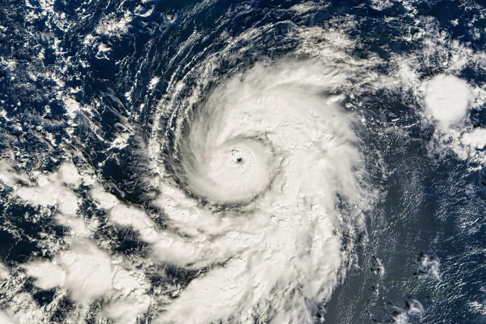Huracán Milton se fortalece y amenaza con impactar Florida