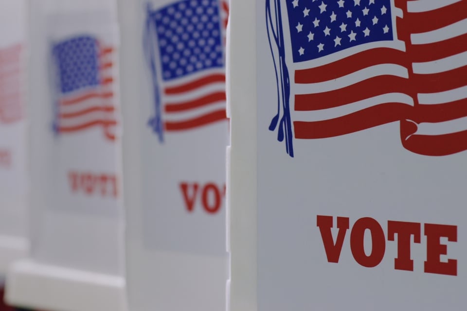 Investigan Incendios de Urnas Electorales en Estados Unidos
