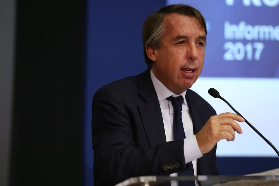 Emilio Azcárraga renuncia a su cargo como presidente de Televisa