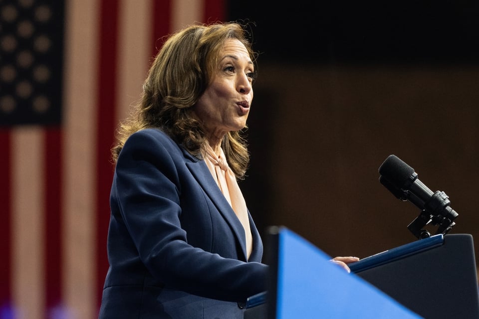 Kamala Harris acude a Univisión para acercarse a los votantes latinos
