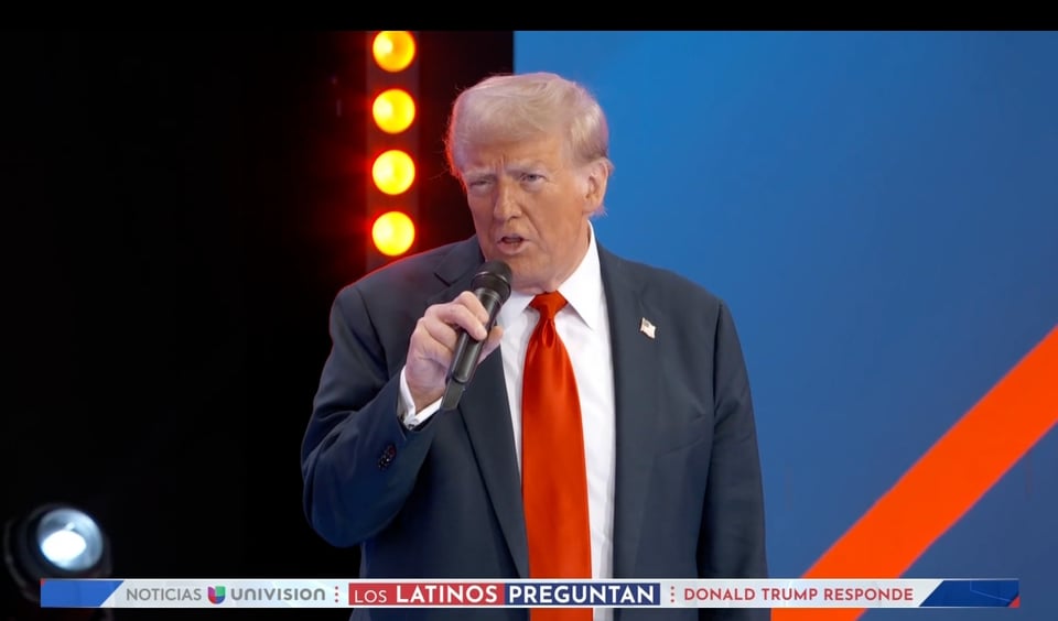 Trump aparece en Univision para responder preguntas de latinos, pero le sale mal featured image