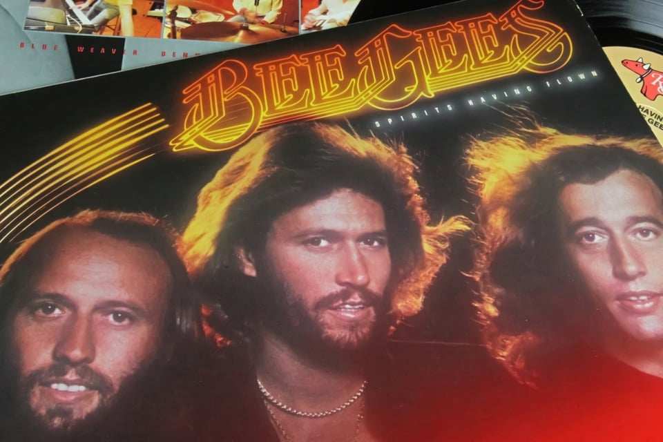 Muere Dennis Bryon baterista de ‘Bee Gees’ a los 76 años; es la segunda muerte que sufre la banda