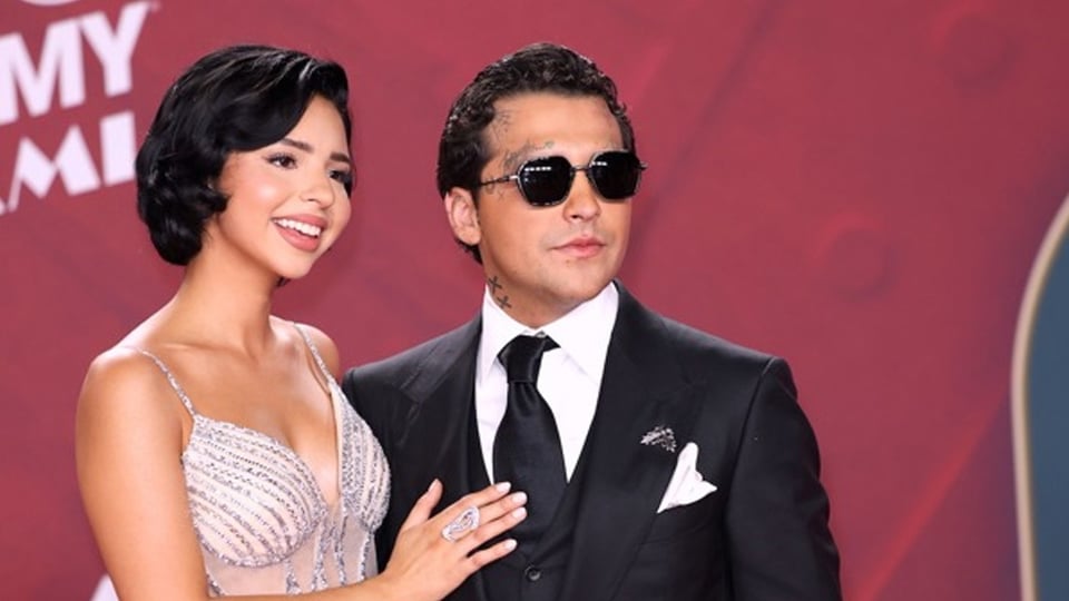 Ángela Aguilar sorprende con nuevo tatuaje en los Latin Grammy 2024
