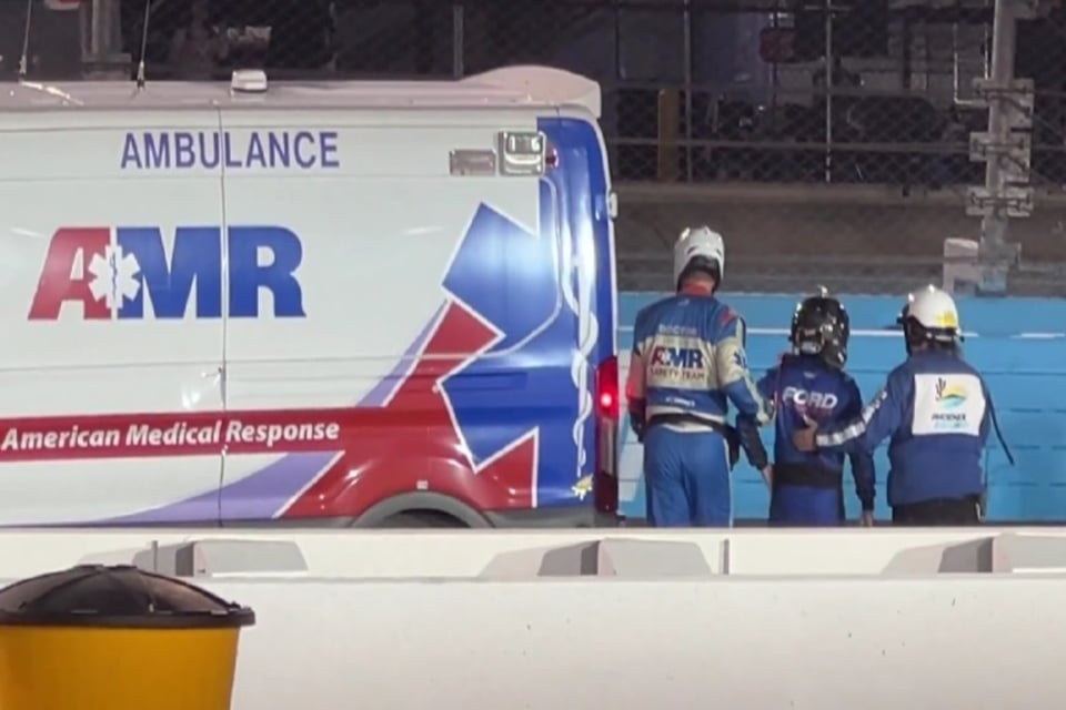 Estrella de ‘Malcolm el de enmedio’ sufre accidente en carrera Nascar