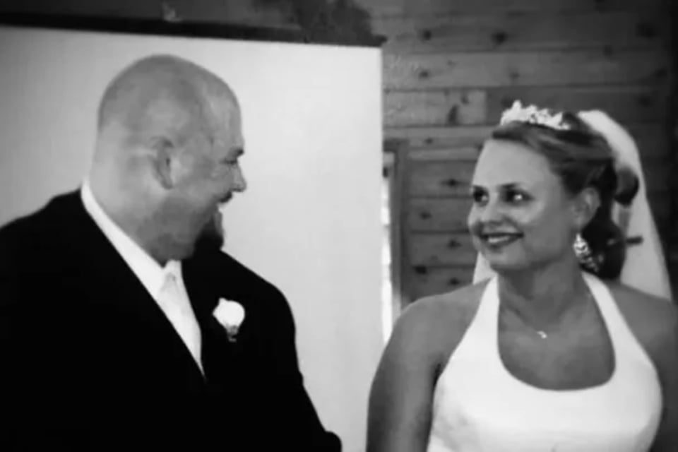 Mamá de Iowa recibe mortal disparo afuera de su casa; detienen al exnovio de su hija