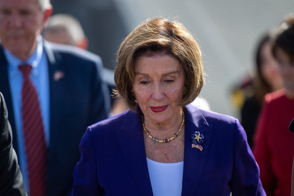 Nancy Pelosi culpa al presidente Biden de la derrota de Kamala Harris