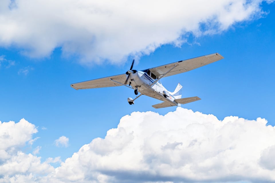 Avión se estrella en Arkansas y confirman muerte del piloto