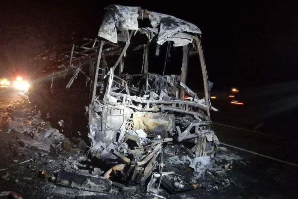 Dos hermanas pierden la vida en accidente de Bus en México