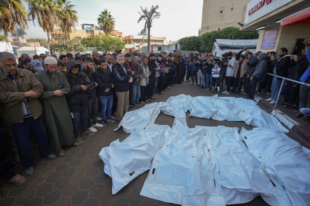 Israeli attack in central Gaza leaves at least 25 dead and dozens injured