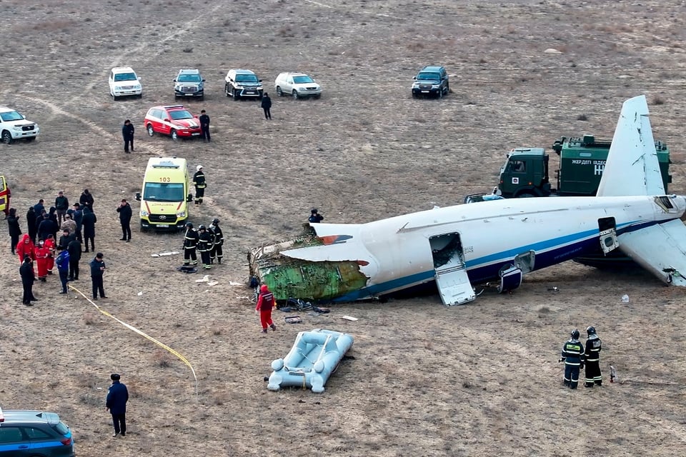 Revelan videos del pánico a bordo del avión de  Azerbaijan que se estrelló en Kazajistán featured image