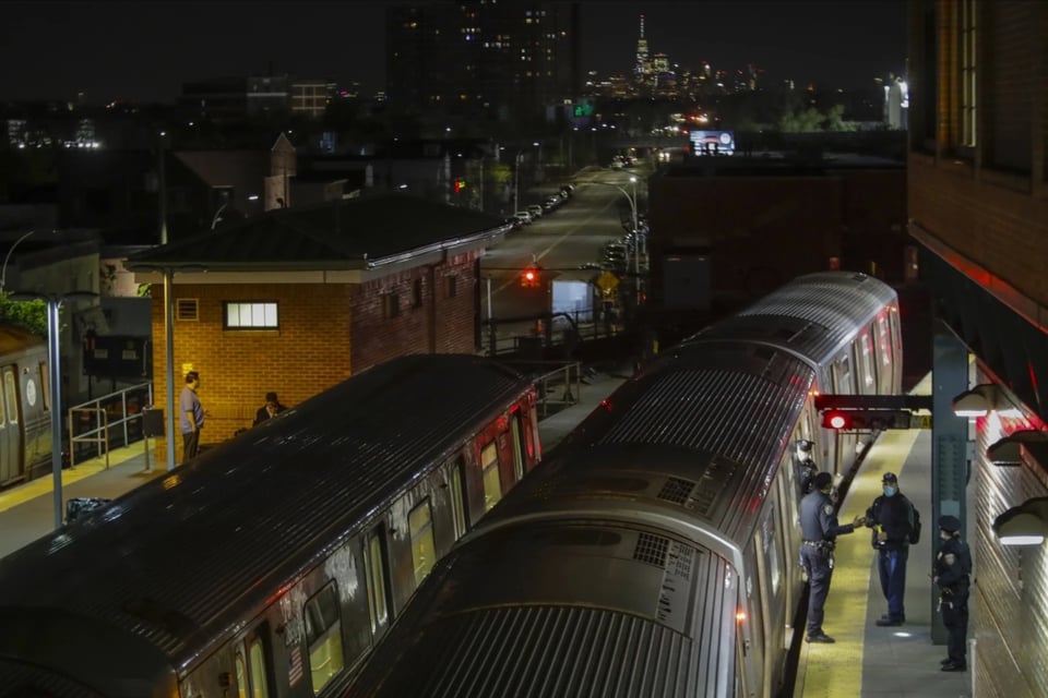 Identifican a la mujer que murió quemada por un guatemalteco en tren de Nueva York featured image