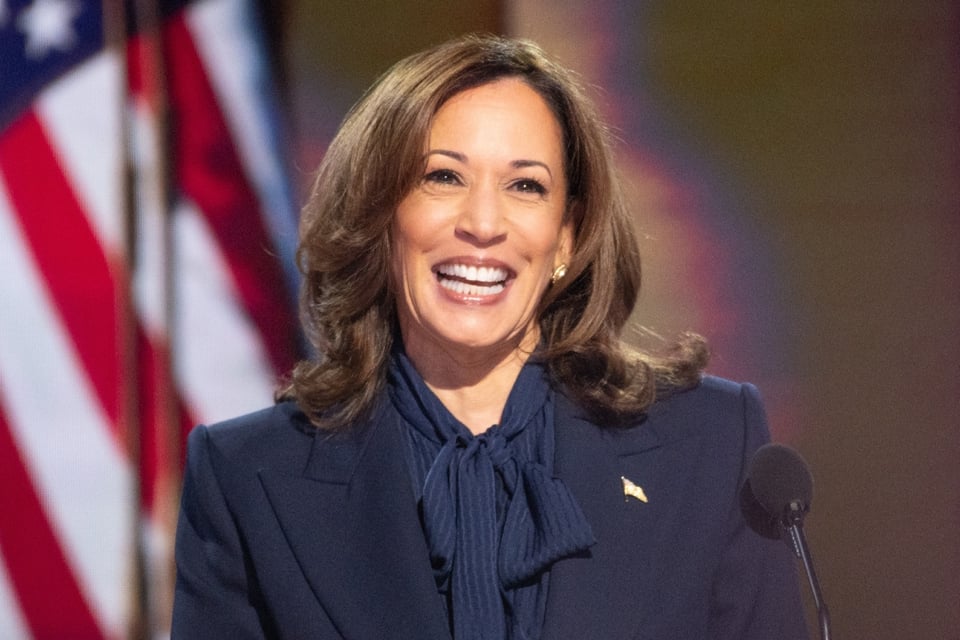 Harris insta a los jóvenes a no rendirse y a no dar pasos atrás
