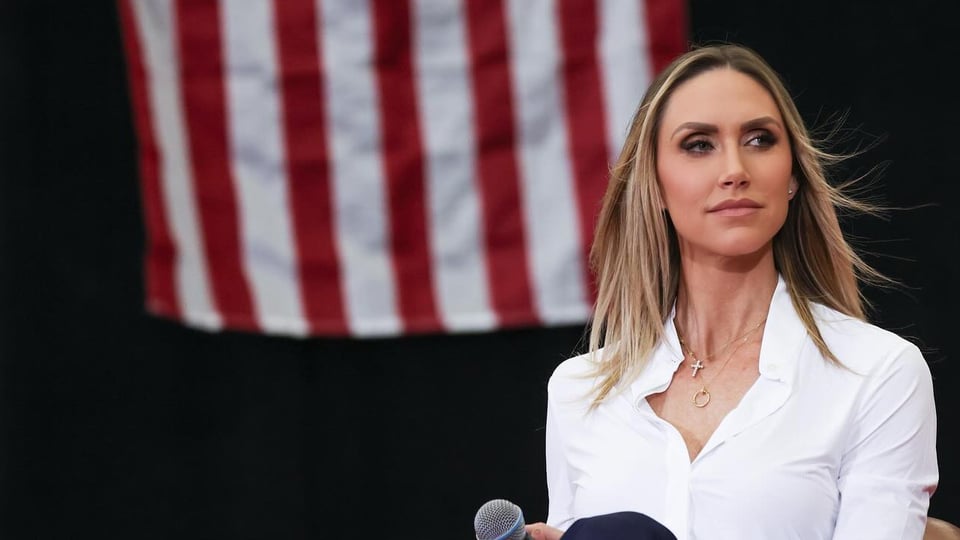 Lara Trump renuncia al RNC y suena para el Senado featured image