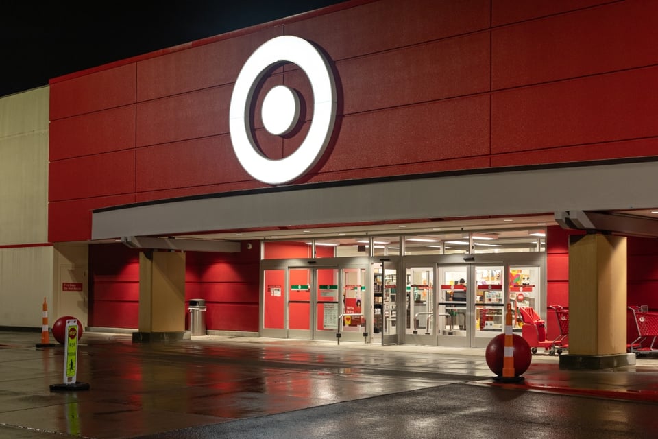 Padre hispano es apuñalado en un baño de Target durante el Black Friday featured image