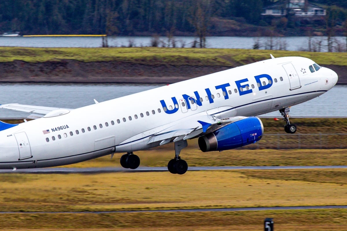 Hallan un cuerpo sin vida atrapado en la llanta de un avión que aterrizó en Hawái, Body Found Dead Trapped in an Airplane Tire After Landing in Hawaii