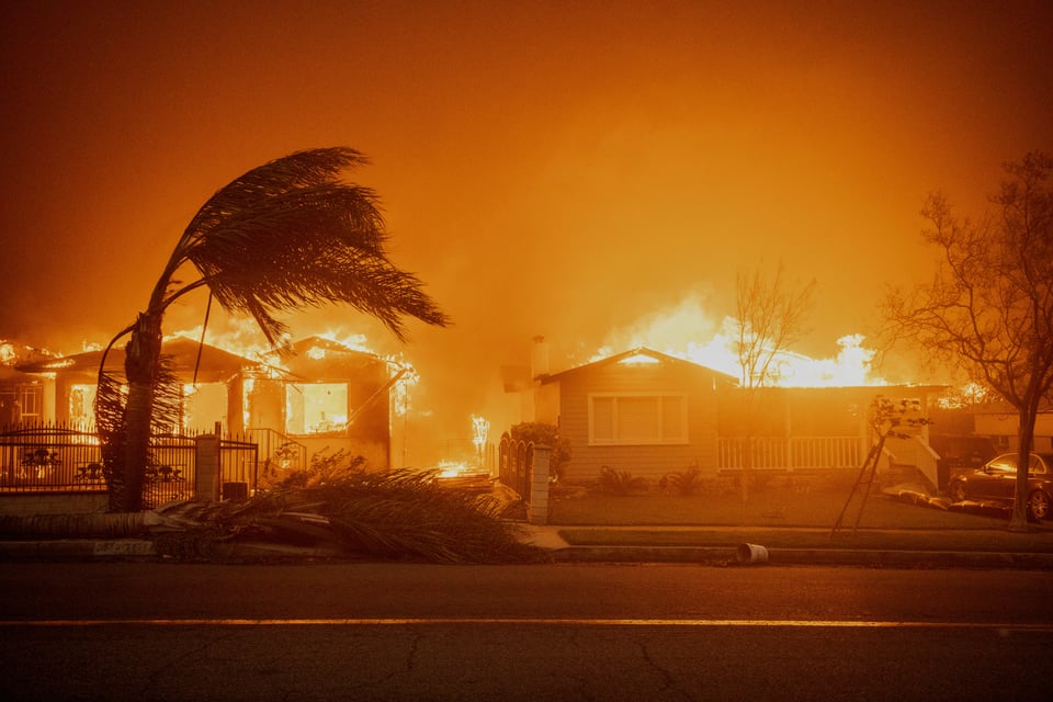 Tragedia en Los Ángeles: Incendios dejan 10 muertos y miles de estructuras afectadas