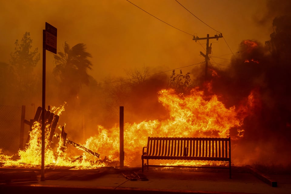 El gobernador de California Gavin Newsom responde a Trump por culparle de los incendios forestales featured image