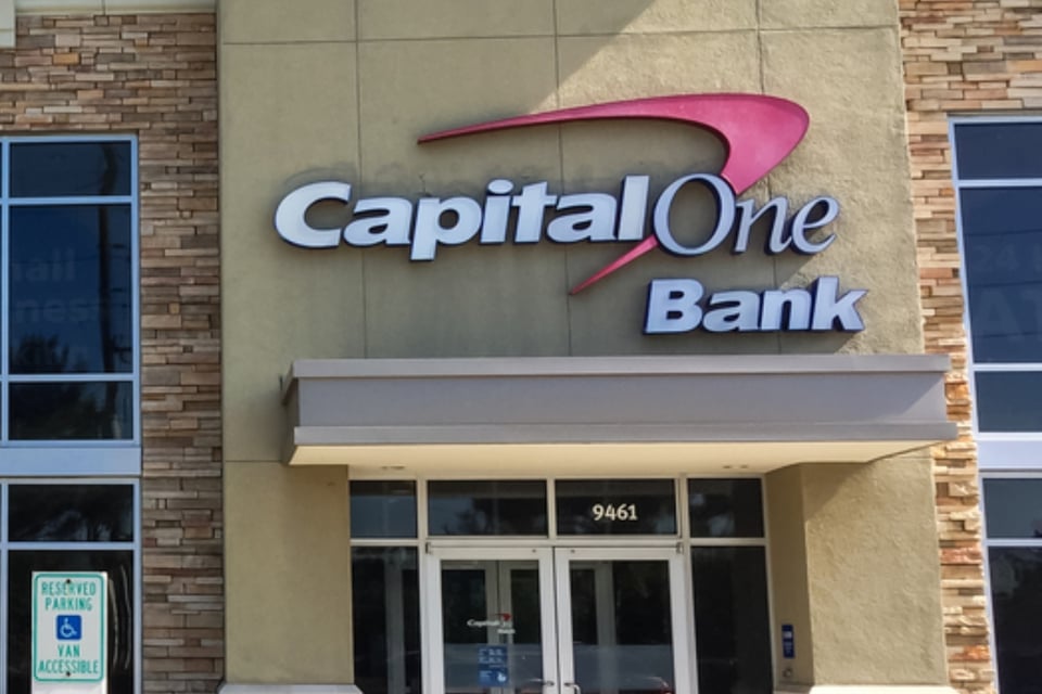 Banks confirm massive closures, Transactions, USA, Chain