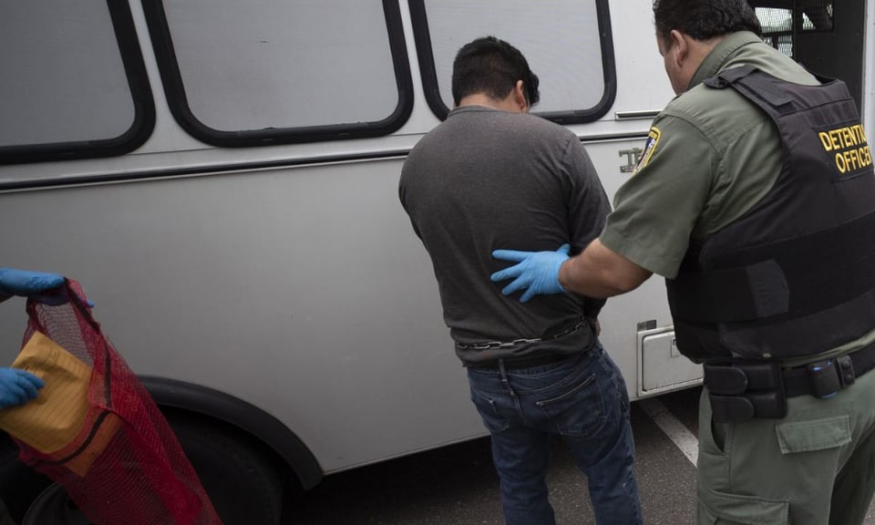 Primeras redades antiinmigrantes de Trump dejan 538 detenidos y cientos de deportados