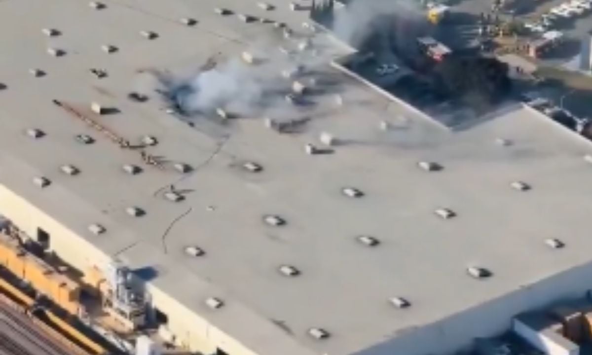 Avioneta se estrella contra nave comercial, dejando dos muertos y 18 heridos