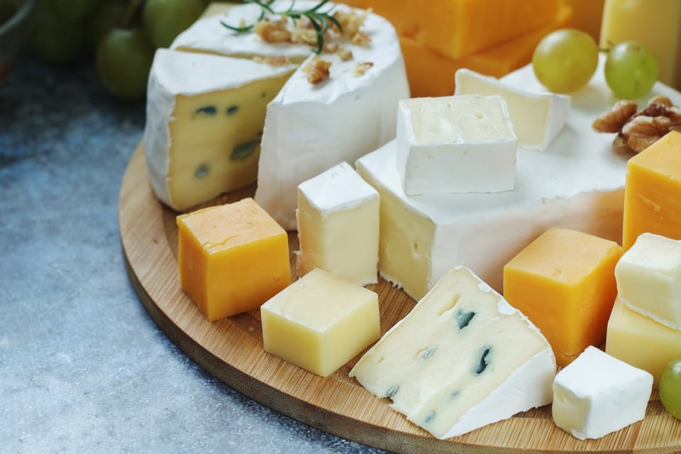 Retiran queso cheddar del mercado por contaminación con Listeria
