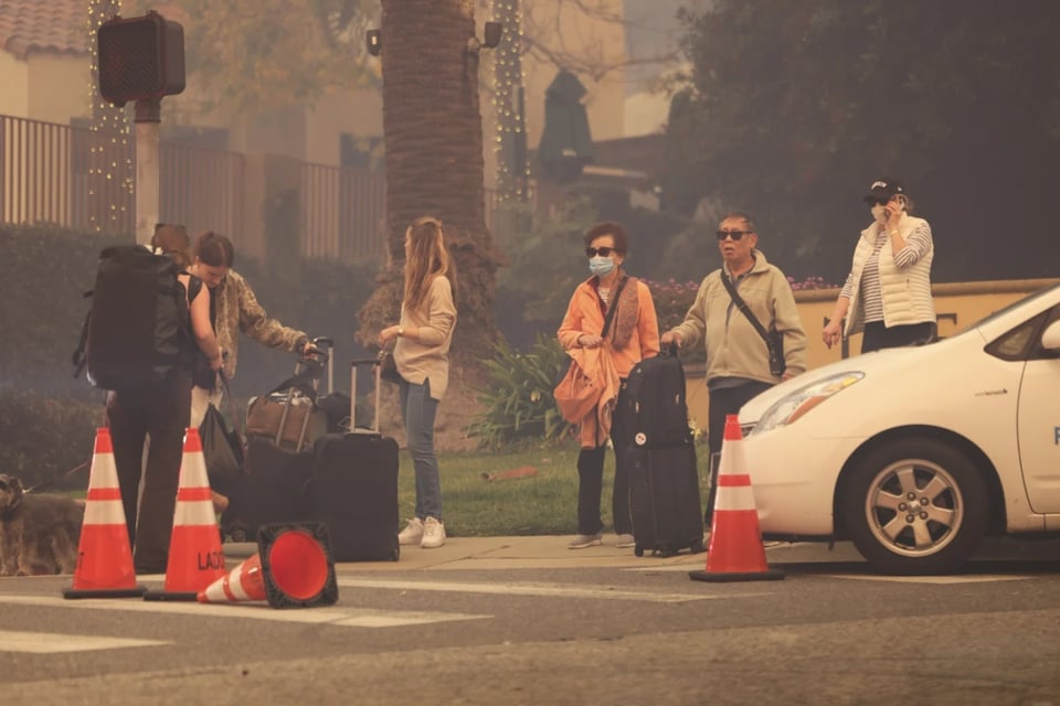 Los Ángeles, incendios, evacuación, MundoNOW, Biden cancela