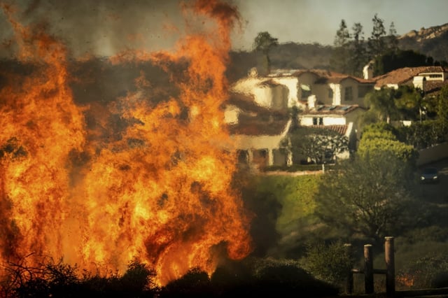 Al menos dos muertos en uno de los incendios que asola Los Ángeles Los Ángeles