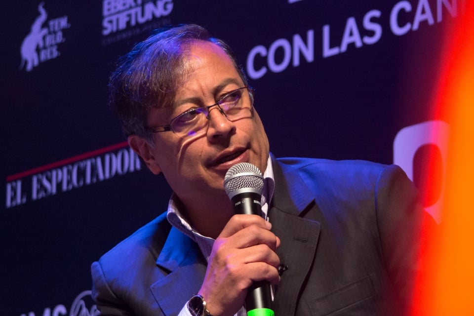 Presidente colombiano rechaza vuelos con deportados de EE.UU. featured image