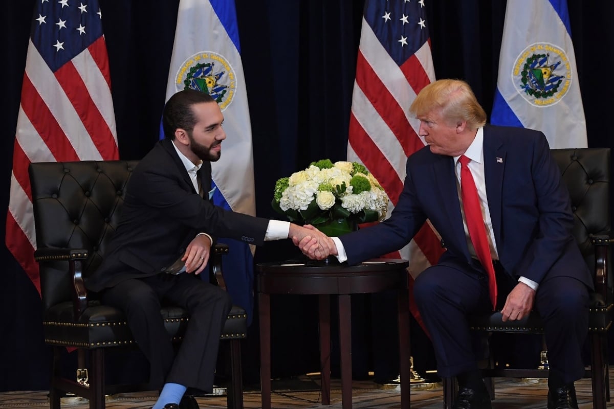 Asesor de Trump destaca cooperación de Bukele sobre migración