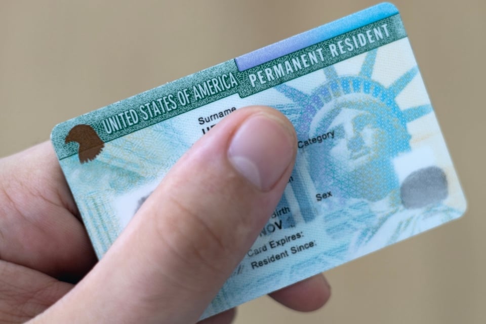 Latina con Green Card decide regresar a México por discriminación
