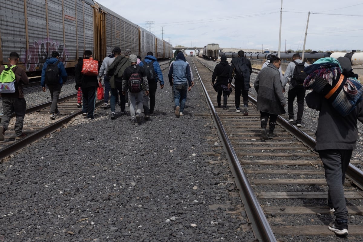 Migrantes varados en la frontera sur de México encuentran empleo