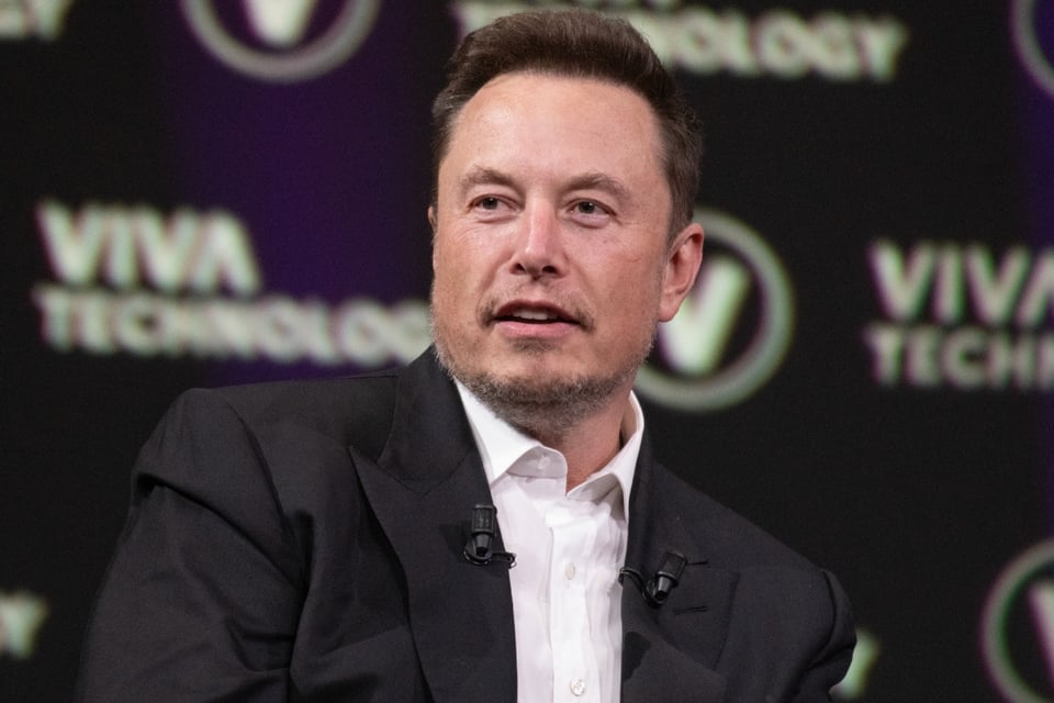 Influencer conservadora asegura haber tenido un hijo con Musk
