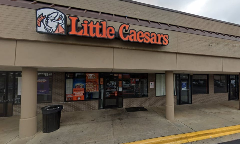 Polémica por letrero en Little Caesars de Georgia que advertía sobre ICE