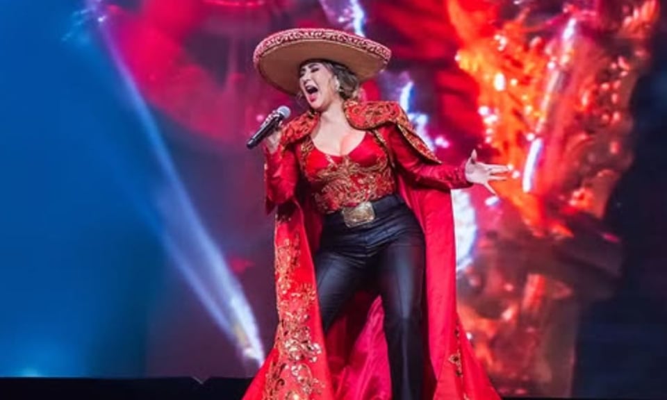 Alicia Villarreal preocupa a sus fans tras pedir auxilio en un concierto featured image