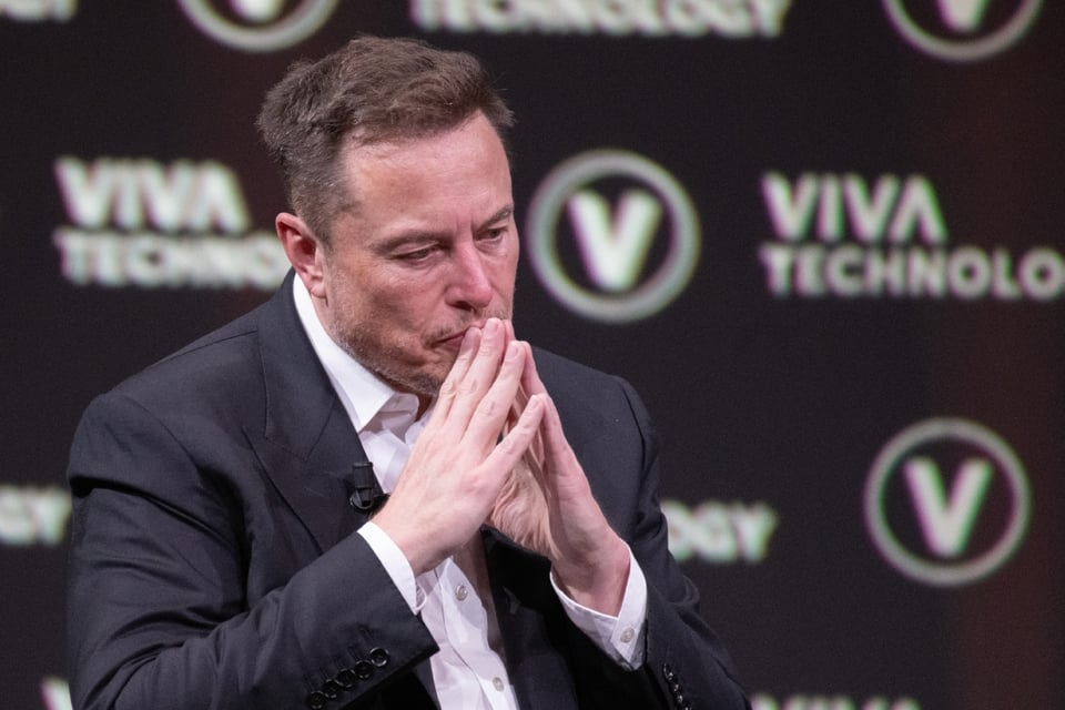 Elon Musk denuncia pago millonario a hoteles de inmigrantes