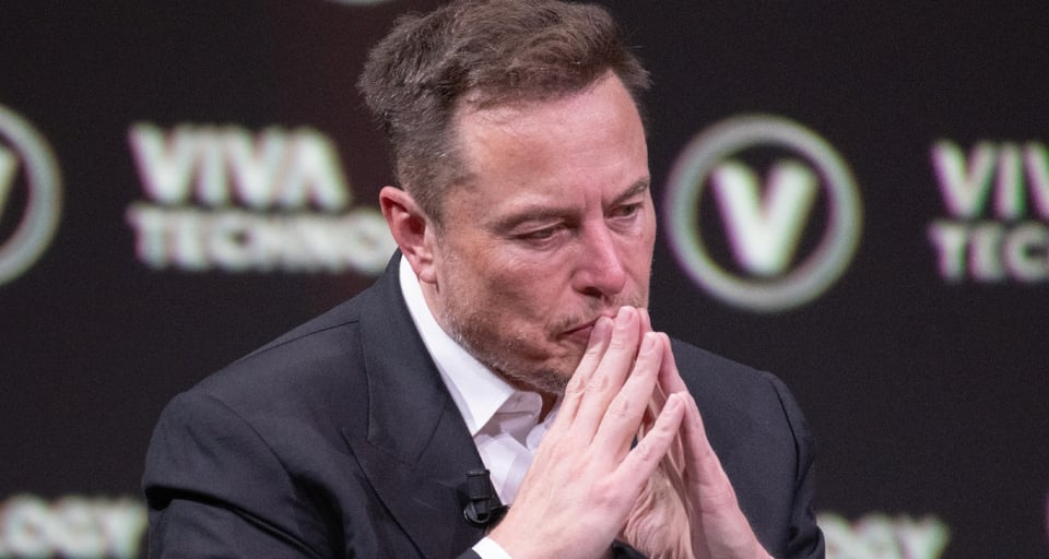 Trump desafía el boicot contra Musk y anuncia la compra de un Tesla